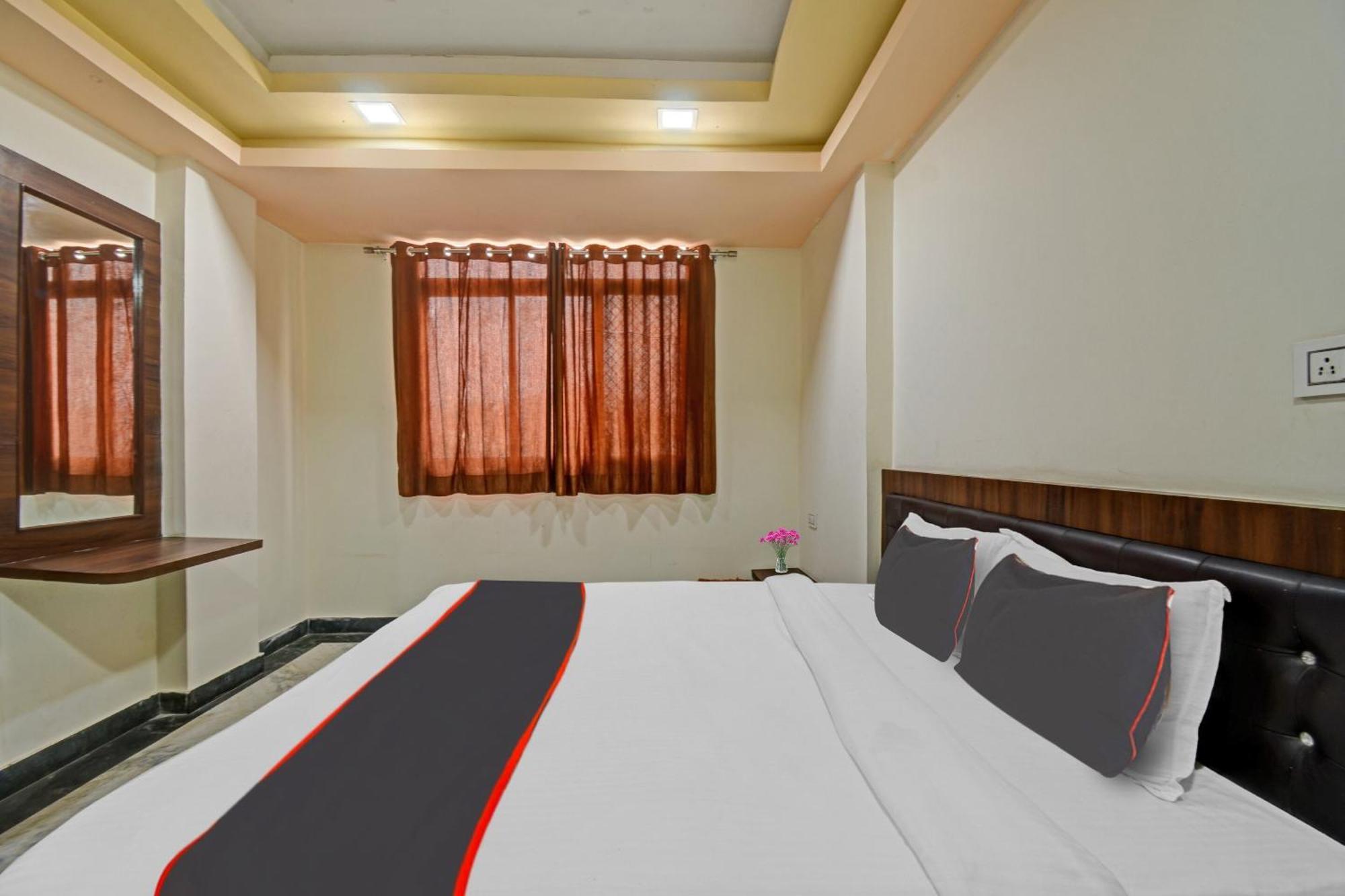 Hotel Collection O The Sunrise à Udaipur Extérieur photo