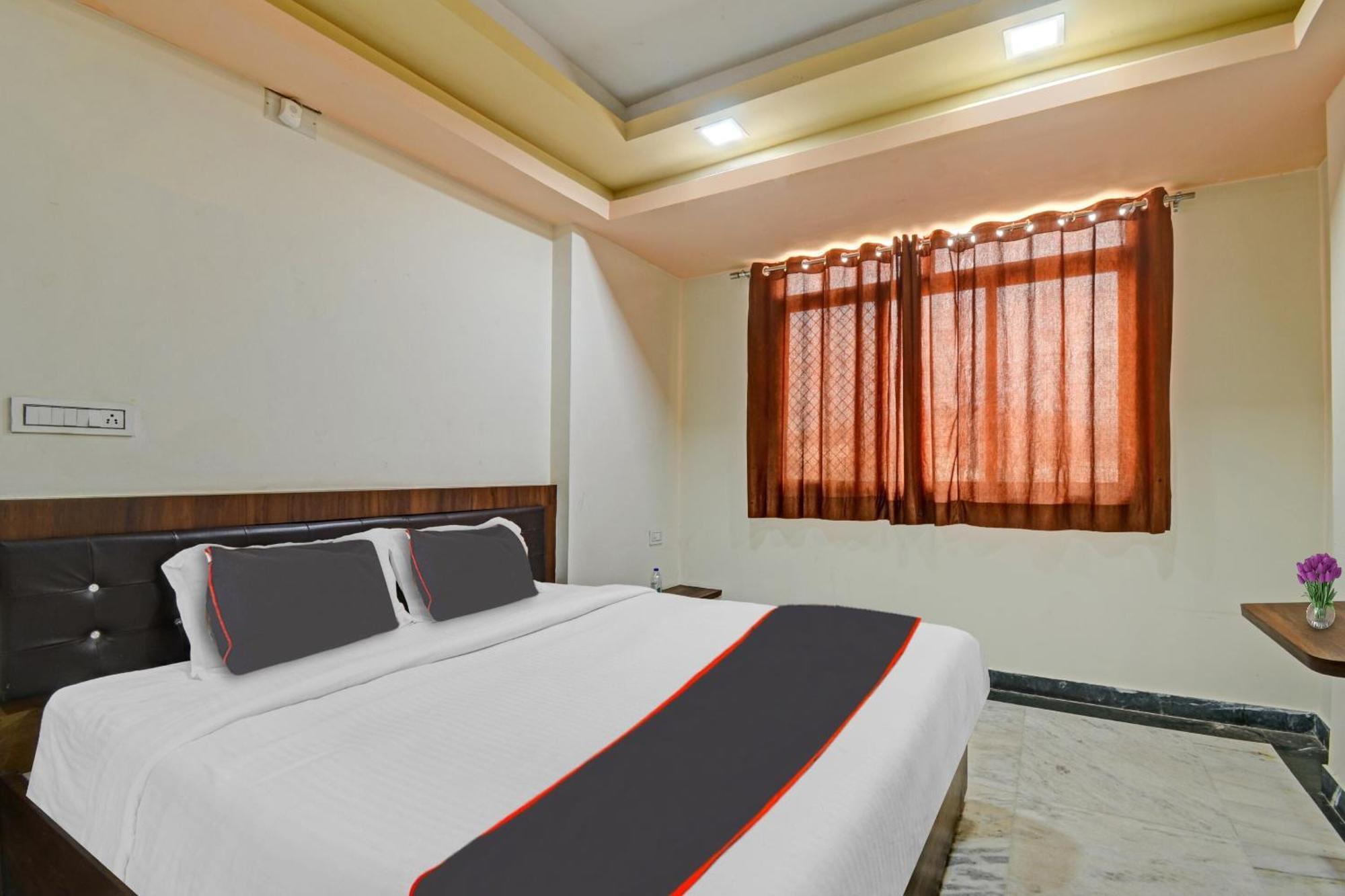Hotel Collection O The Sunrise à Udaipur Extérieur photo