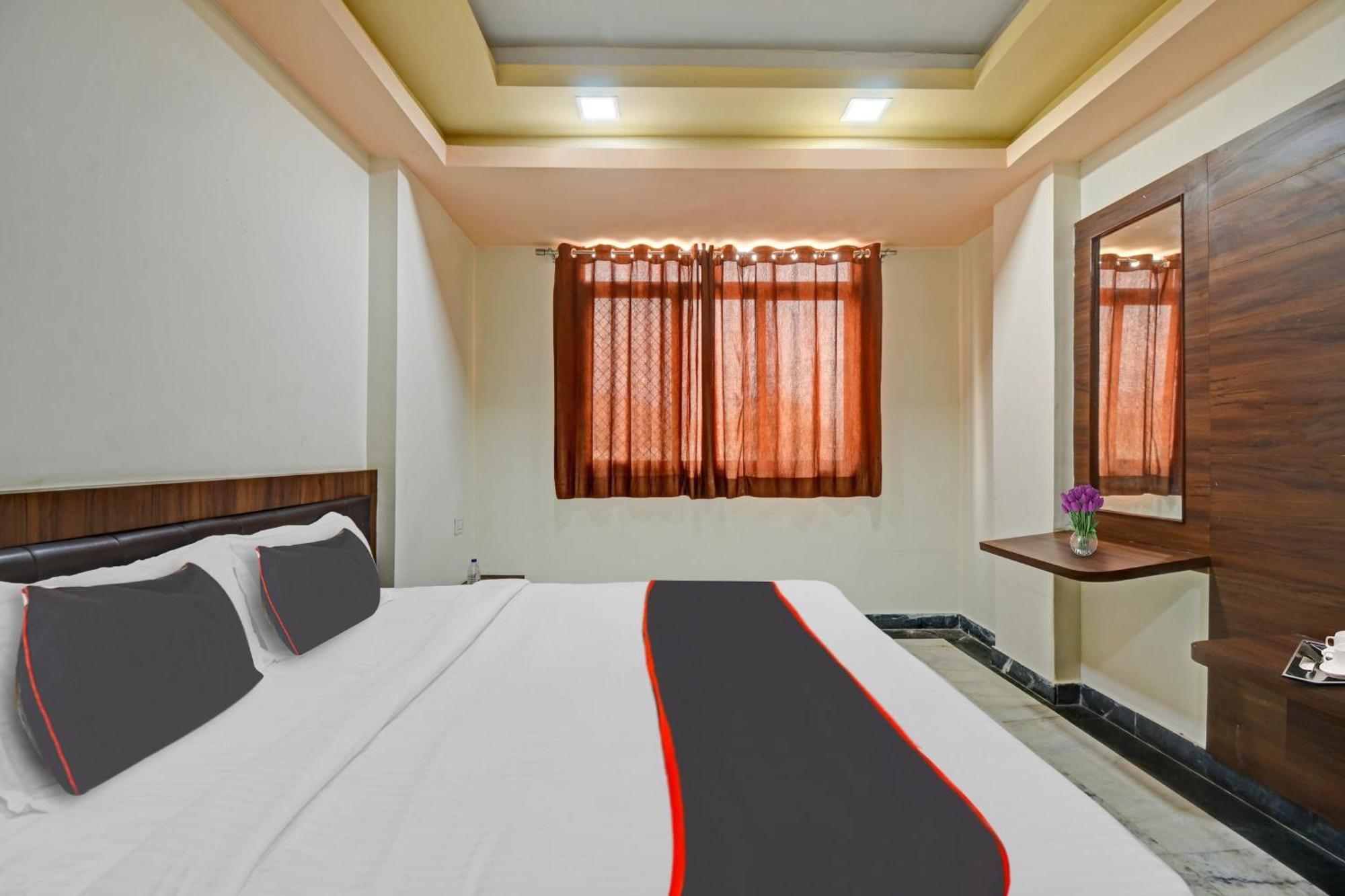 Hotel Collection O The Sunrise à Udaipur Extérieur photo