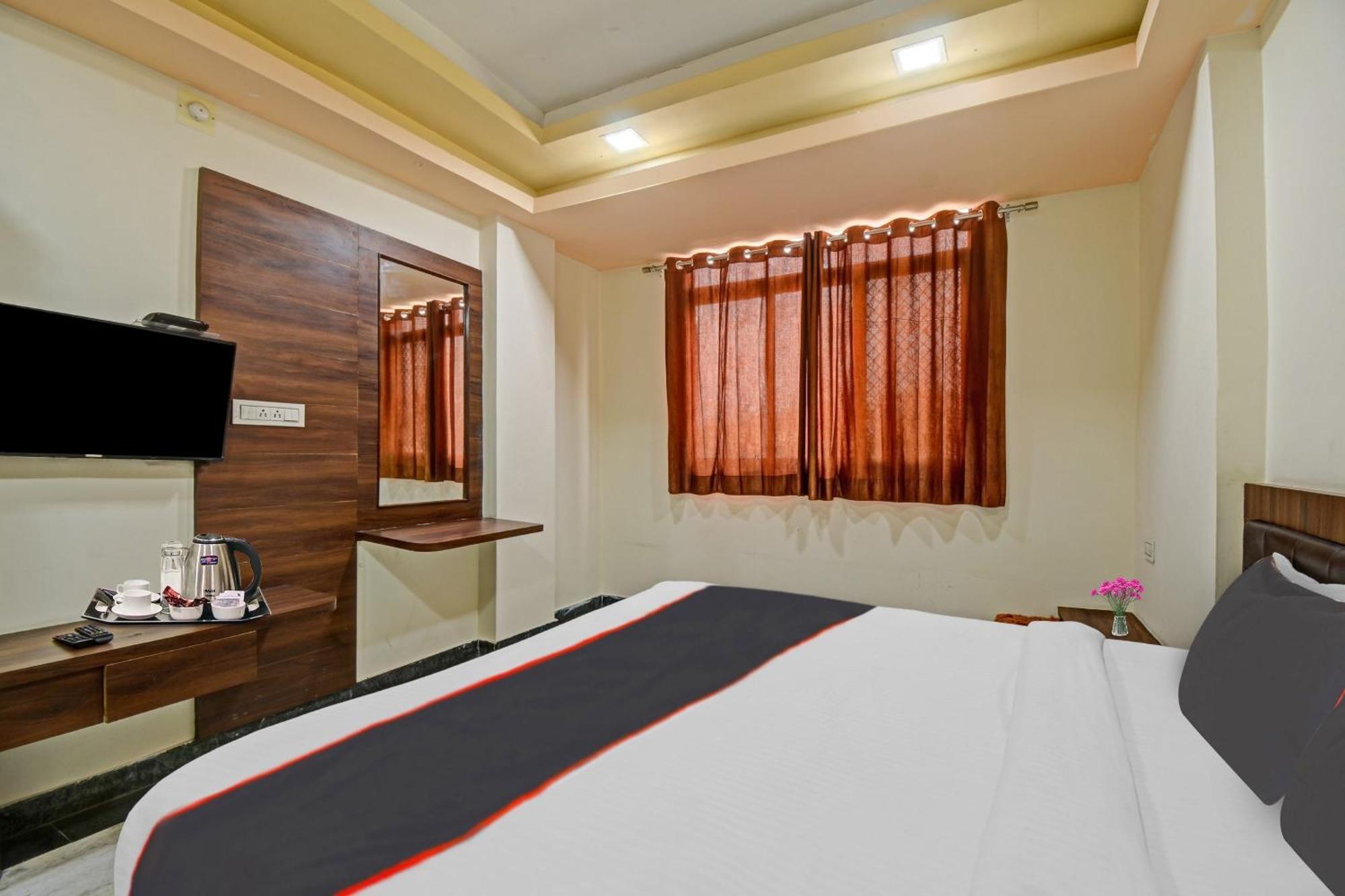 Hotel Collection O The Sunrise à Udaipur Extérieur photo