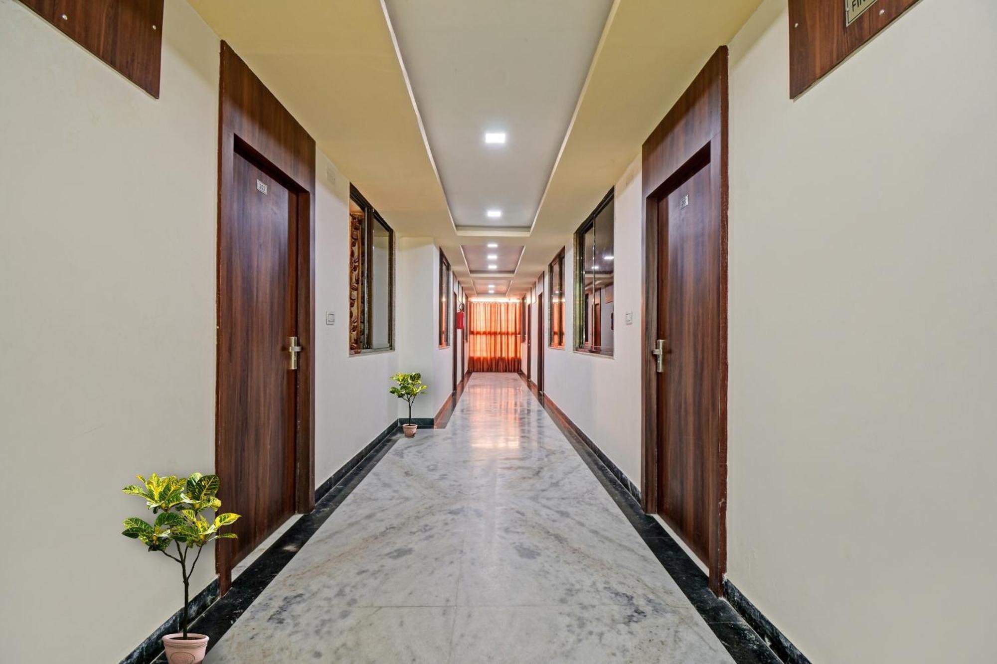 Hotel Collection O The Sunrise à Udaipur Extérieur photo